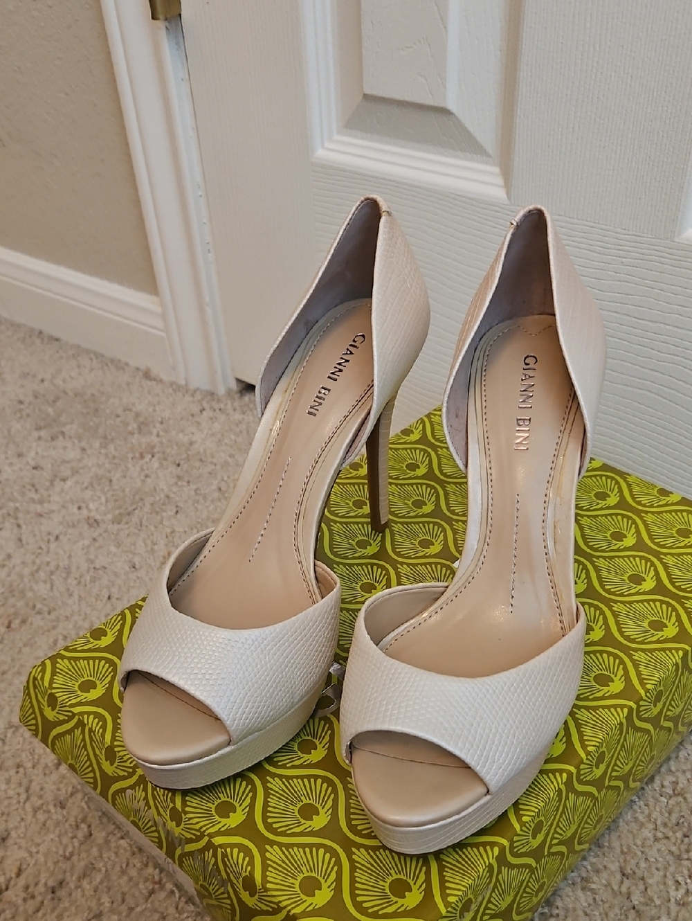 Gianni Bini Cream Peep-Toe Platform Stiletto Heels